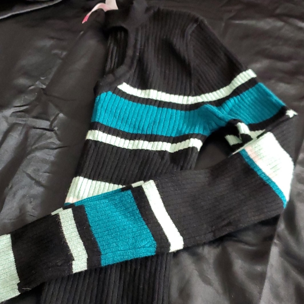 Sweater - Picture 3 of 3